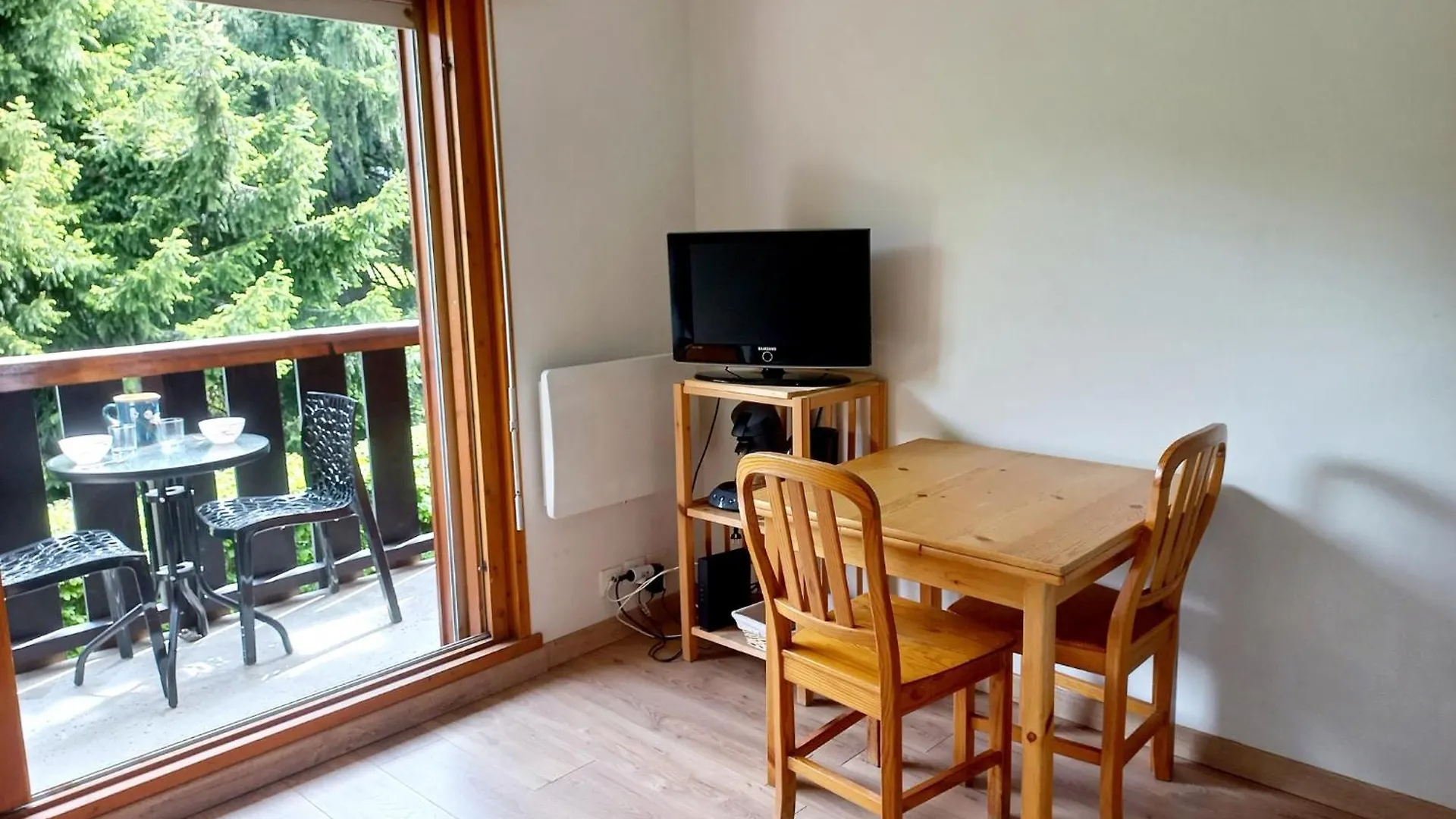 Sur Le T M B Centre Village Studio Lumineux Ле-Контамин-Монжуа Франция